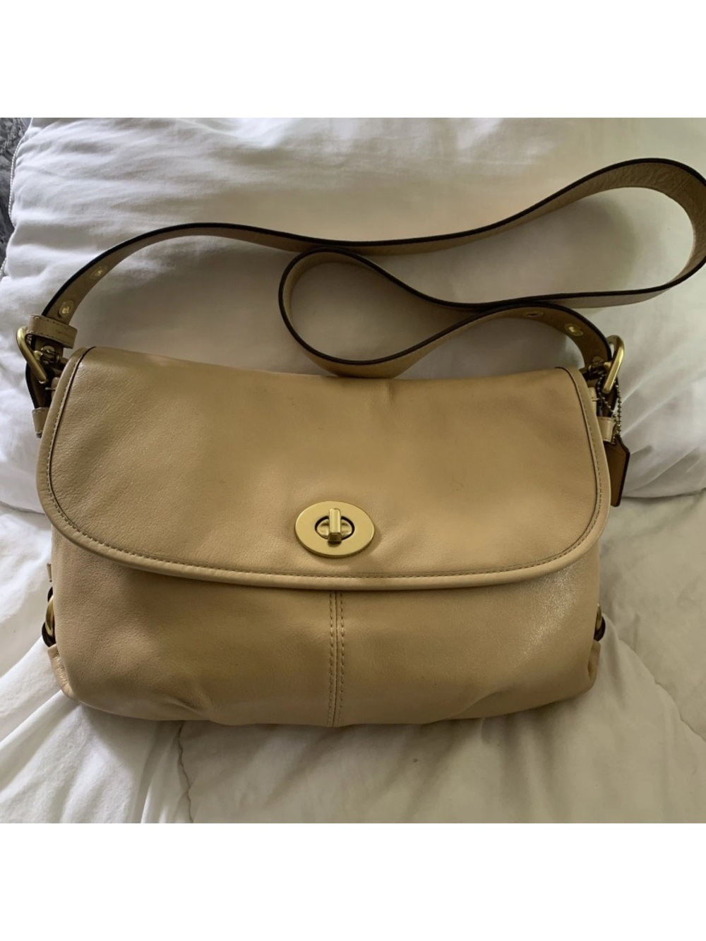 Coach Z  Leather Flap Turnlock Crossbody Beige Spotless